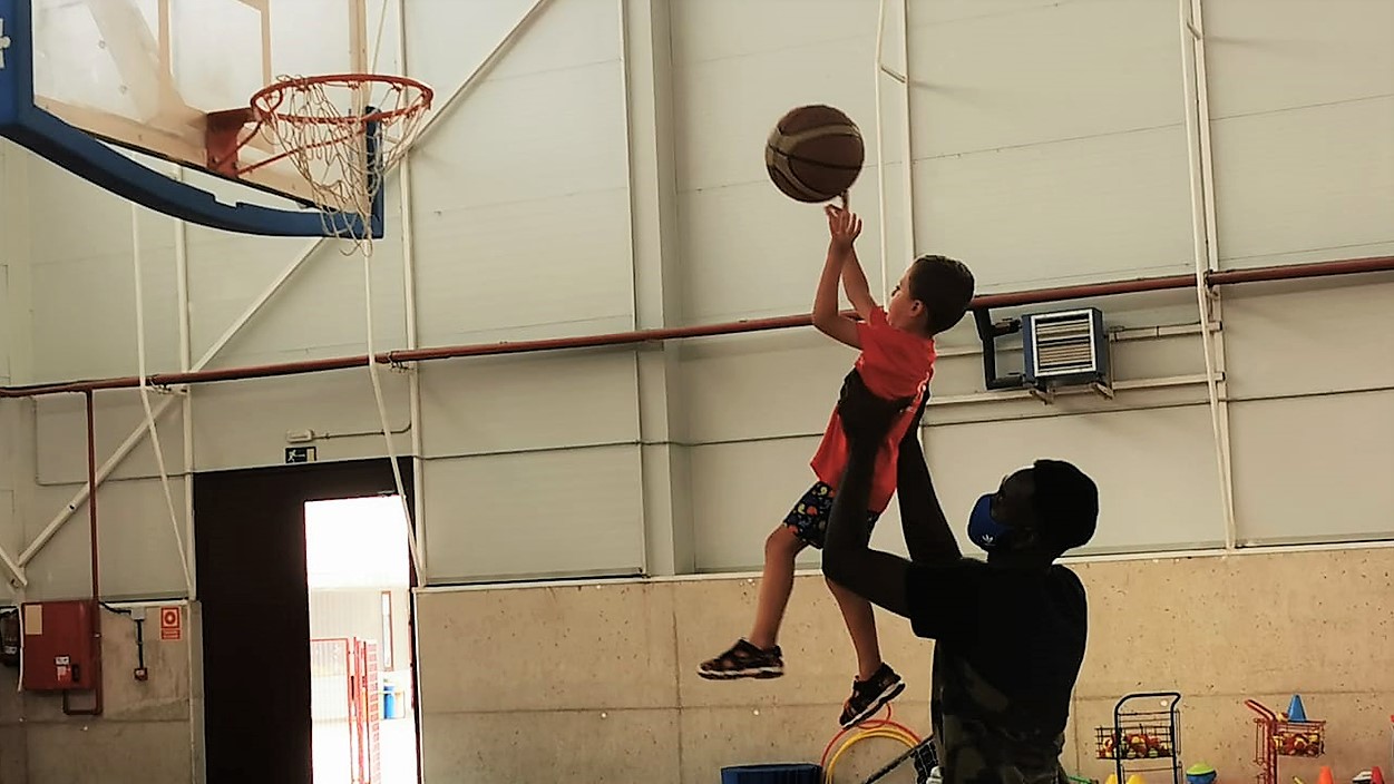 Usman Garuba, en el campamento de verano de Azuqueca.