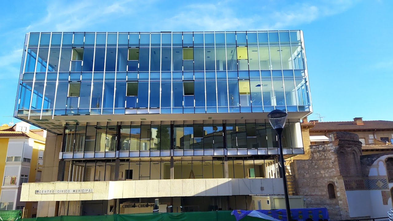 El Edificio Negro en la actualidad, con sus nuevos cristales, de un tono azulado. (Foto: La Crónic@)