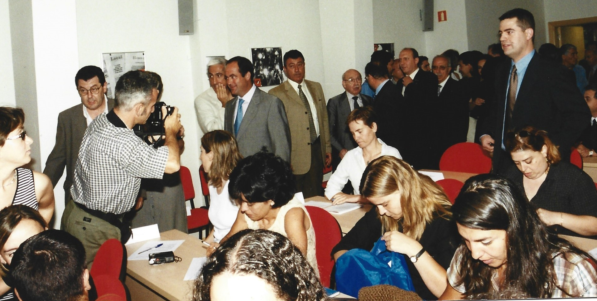 Numerosos periodistas trabajaron esa tarde en el propio Centro de Prensa para cubrir el acto de inauguración.