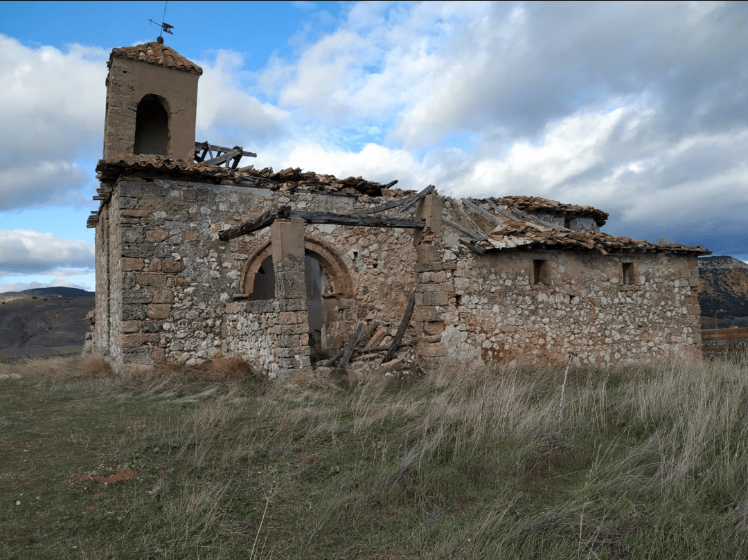 Iglesia al borde del derrumbe total en Matillas.
