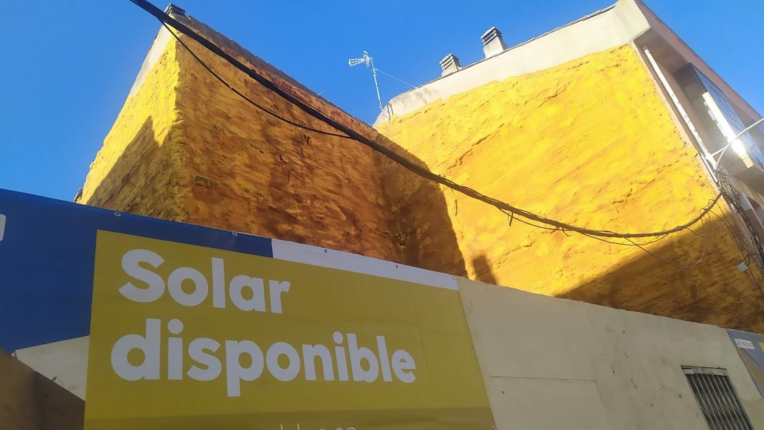 Solar a la venta en el centro de Guadalajara, en imagen de julio de 2021. (Foto: La Crónic@)