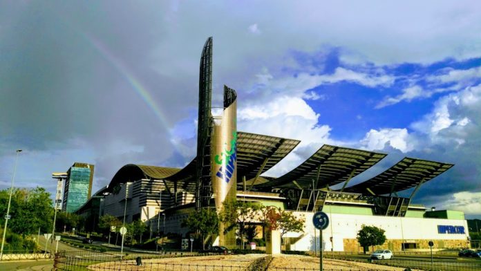 El Corte Inglés de Guadalajara bajo un arcoíris. Arco íris sobre El Corte Inglés de Guadalajara. (Foto: La Crónic@)