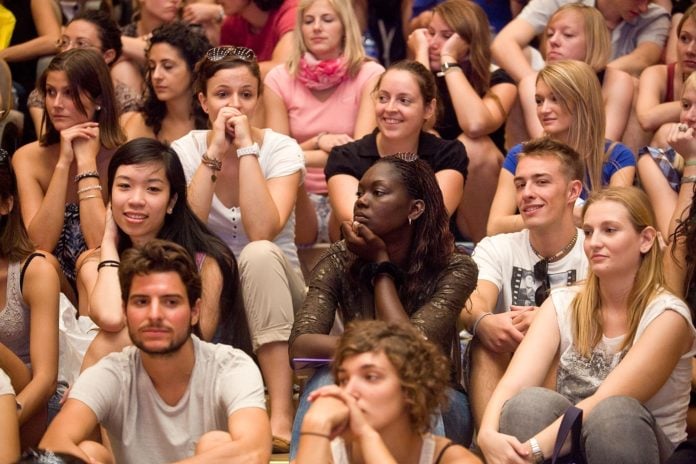 ESPAÑA SE MANTIENE COMO EL TERCER PAÍS QUE MÁS UNIVERSITARIOS ERASMUS ENVÍA AL EXTERIOR Y EL QUE MÁS RECIBE Estudiantes de Erasmus.