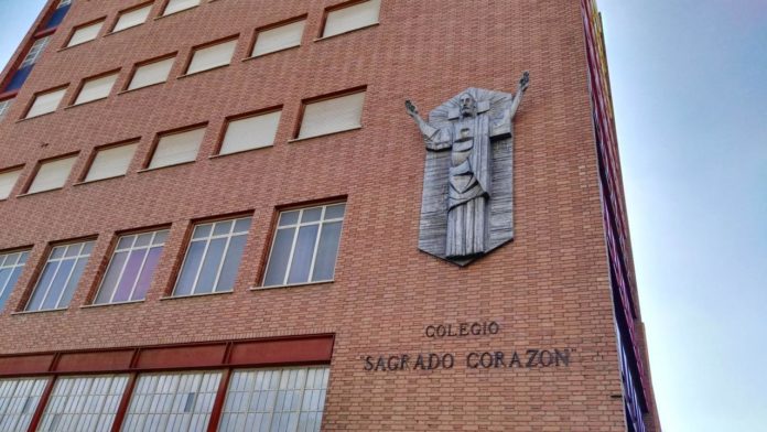 Fachada del colegio Sagrado Corazón, uno de los concertados más conocidos de Guadalajara.