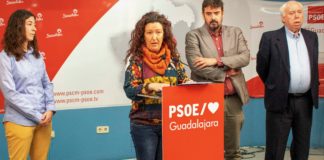 Lorena Álvarez, todavía alcaldesa de Trillo, en su comparecencia ante los periodistas