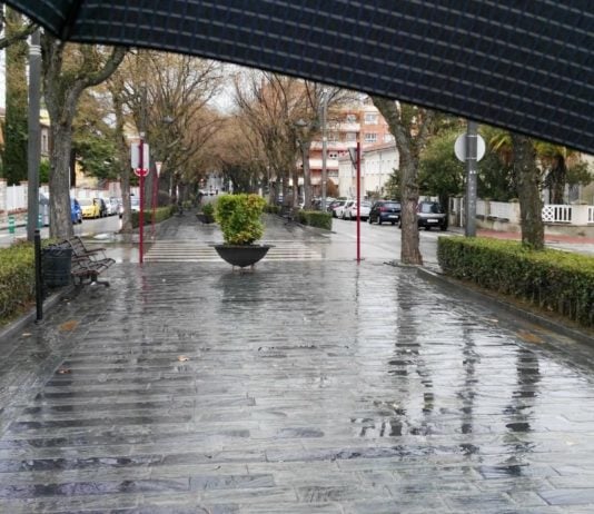 Paraguas, lluvia e incluso sol en el que debería haber sido el fin de semana de las Ferias de Guadalajara en 2020. (Foto: La Crónic@)