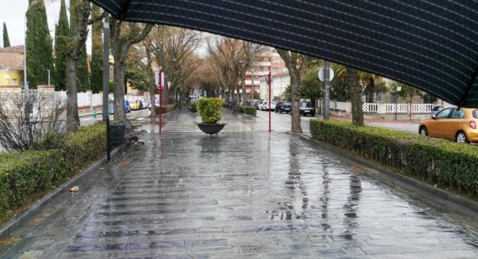 Paraguas, lluvia e incluso sol en el que debería haber sido el fin de semana de las Ferias de Guadalajara en 2020. (Foto: La Crónic@)