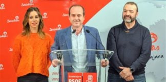 Víctor Cabeza y Lucía de Luz acompañan a alberto Rojo en un acto de partido, meses antes de las elecciones de 2019.