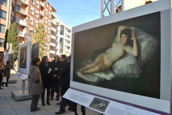 El Prado lleva meses llevando copias de sus cuadros a poblaciones de toda España.