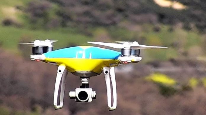 Atento a los drones con los que te quiere multar la DGT desde este jueves Tráfico puede sancionar también gracias a drones como el de la imagen.