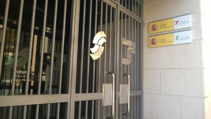 Entrada a las dependencias del INSS en Guadalajara. (Foto: La Crónic@)