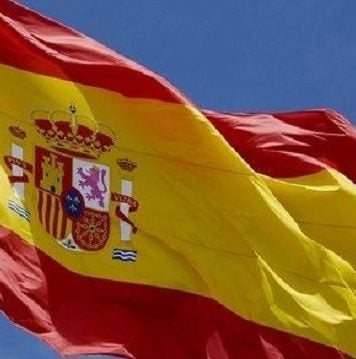 Un alcalde de Guadalajara se niega a colgar la bandera de España en el Ayuntamiento Bandera de España en una calle de Guadalajara. (Foto: La Crónic@)