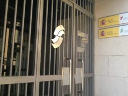 Acceso a las instalaciones del INSS en Guadalajara. (Foto: La Crónic@)