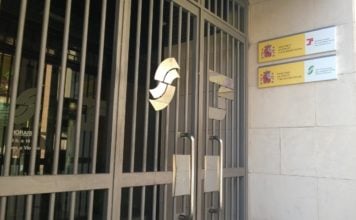 Acceso a las instalaciones del INSS en Guadalajara. (Foto: La Crónic@)