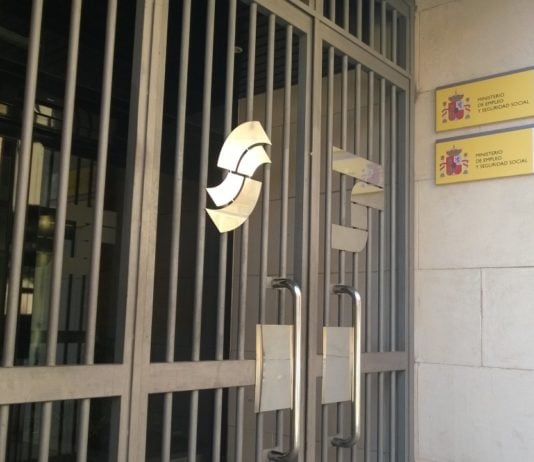 Acceso a las instalaciones del INSS en Guadalajara. (Foto: La Crónic@)