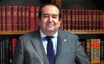 Emilio Vega, distinguido Emilio Vega Ruiz, presidente del Colegio de Abogados de Guadalajara.