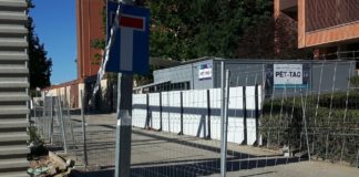 El PET-TAC, en el exterior del Hospital, durante una de sus paradas en Guadalajara.