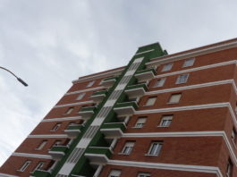 Exterior del colegio "Santa Ana", uno de los concertados de Guadalajara. (Foto: La Crónic@)