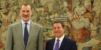García-Page con Felipe VI, en el Palacio de la Zarzuela.