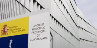 Fachada del inconfundible edificio del Archivo Histórico Provincial de Guadalajara, entre la Avenida del Ejército y Julián Besteiro.