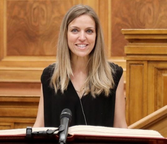 Esteban irá al Senado y la alcaldesa de Sigüenza al Congreso para desbloquear el choque con Ferraz María Jesús Merino, en su etapa como diputada regional.