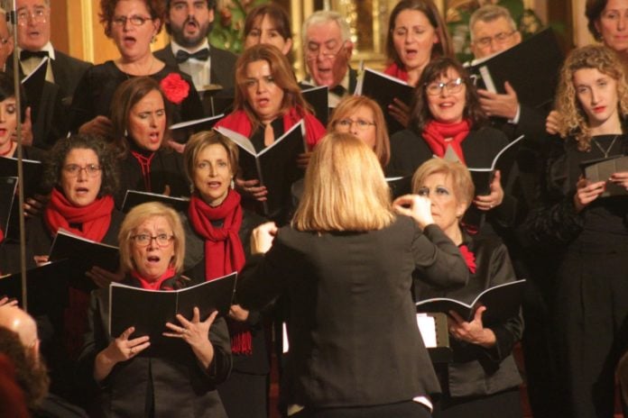 La buena música polifónica llena la iglesia de Cabanillas