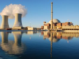 Las torres de refrigeración de la central nuclear de Trillo vuelven a dejar ver sus penachos de vapor de agua.