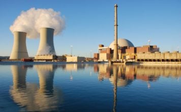 Las torres de refrigeración de la central nuclear de Trillo vuelven a dejar ver sus penachos de vapor de agua.