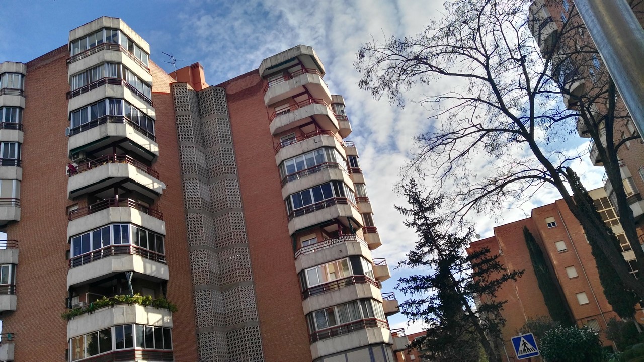 Viviendas en la calle Cifuentes de Guadalajara. (Foto: La Crónic@)