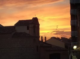 El calor de todo el día se nota incluso en la intensidad de los atardeceres. (Foto: La Crónic@)