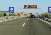 Adiós a los baches de la R-2 Peaje en la R-2, de los que habrá que seguir pagando incluso si la Junta consigue lo que reclama. (Foto: La Crónic@)