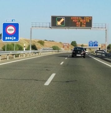 Peaje en la R-2, de los que habrá que seguir pagando incluso si la Junta consigue lo que reclama. (Foto: La Crónic@)