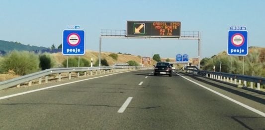 Adiós a los baches de la R-2 Peaje en la R-2, de los que habrá que seguir pagando incluso si la Junta consigue lo que reclama. (Foto: La Crónic@)