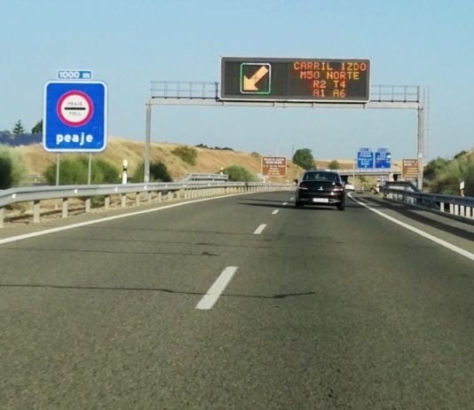 Peaje en la R-2, de los que habrá que seguir pagando incluso si la Junta consigue lo que reclama. (Foto: La Crónic@)