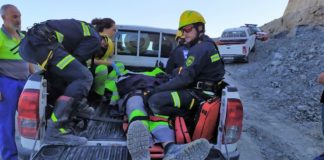 Los bomberos consiguen un complicado rescate en Poveda de la Sierra