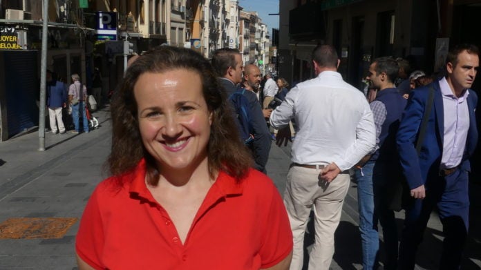 María Ángeles Rosado, exdiputada de Ciudadanos, en la Calle Mayor de Guadalajara en imagen de archivo. (Foto: La Crónic@)