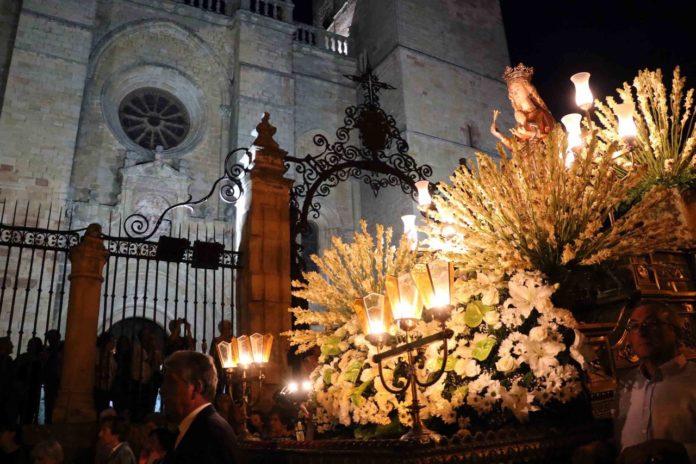 Procesión de los faroles, en Sigüenza.