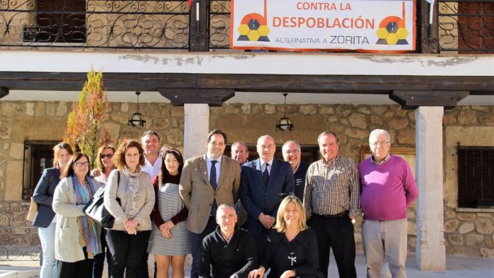 Núñez lleva propuestas contra la despoblación para el entorno de la desmantelada central de Zorita