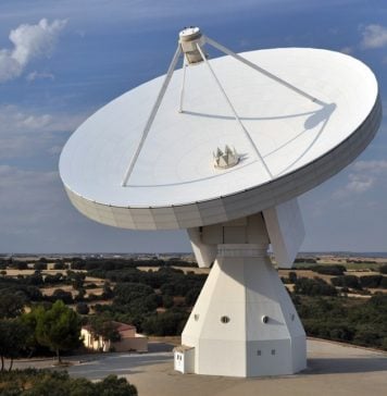 ¿Cómo se ha encontrado azúcar en el Universo desde el observatorio de Yebes? Una de las antenas del Observatorio de Yebes.
