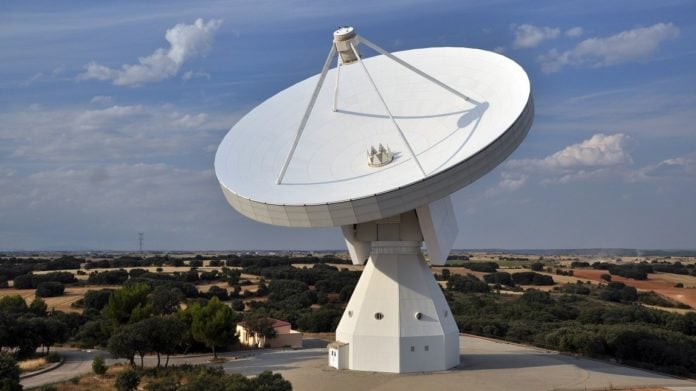 Una de las antenas del Observatorio de Yebes.