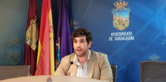 Quieren que el alcalde de Guadalajara opine sobre los «asesores fraternos» de Ciudadanos
