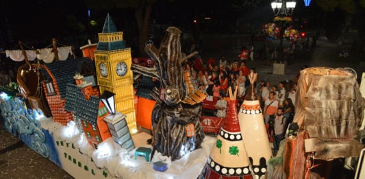 Esta tarde, en Azuqueca, podrás ver un gran Desfile de Carrozas Desfile de Carrozas de Azuqueca de Henares.