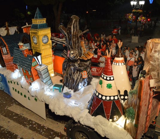 Esta tarde, en Azuqueca, podrás ver un gran Desfile de Carrozas Desfile de Carrozas de Azuqueca de Henares.