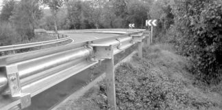 Sigue habiendo guardarraíles que destrozan motoristas