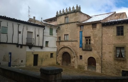 Casa del Doncel en un invierno seguntino. (Foto: La Crónic@)