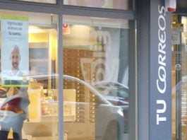 Oficina de Correos, empresa pública que se está pocupando del reparto de los 5 millones de mascarillas de la Junta de Castilla-La Mancha.