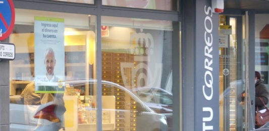 Oficina de Correos, empresa pública que se está pocupando del reparto de los 5 millones de mascarillas de la Junta de Castilla-La Mancha.