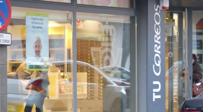 Oficina de Correos, empresa pública que se está pocupando del reparto de los 5 millones de mascarillas de la Junta de Castilla-La Mancha.
