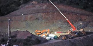 Todos lloran por Julen, el niño hallado muerto en el pozo de Totalán