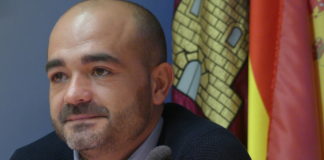 Un concejal «naranja» señala culpables de la fuga del Festival Gigante: Carnicero, Román y el PP